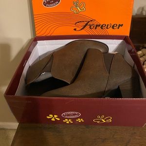 Forever High Heel Ankle Boots Brown, Size 9, new with box